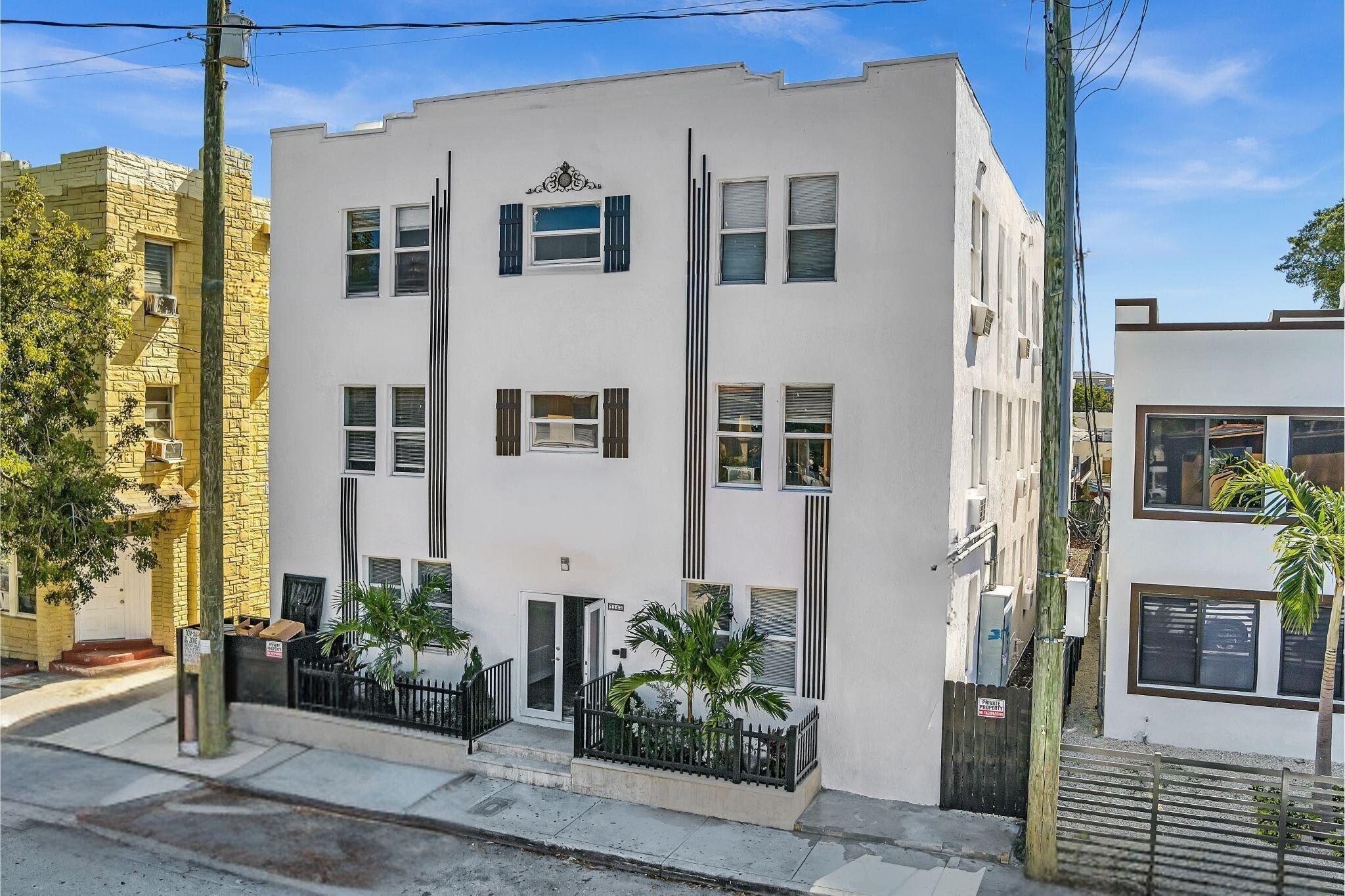 LAWRENCE ESTATE LAND CO - Residential Lease