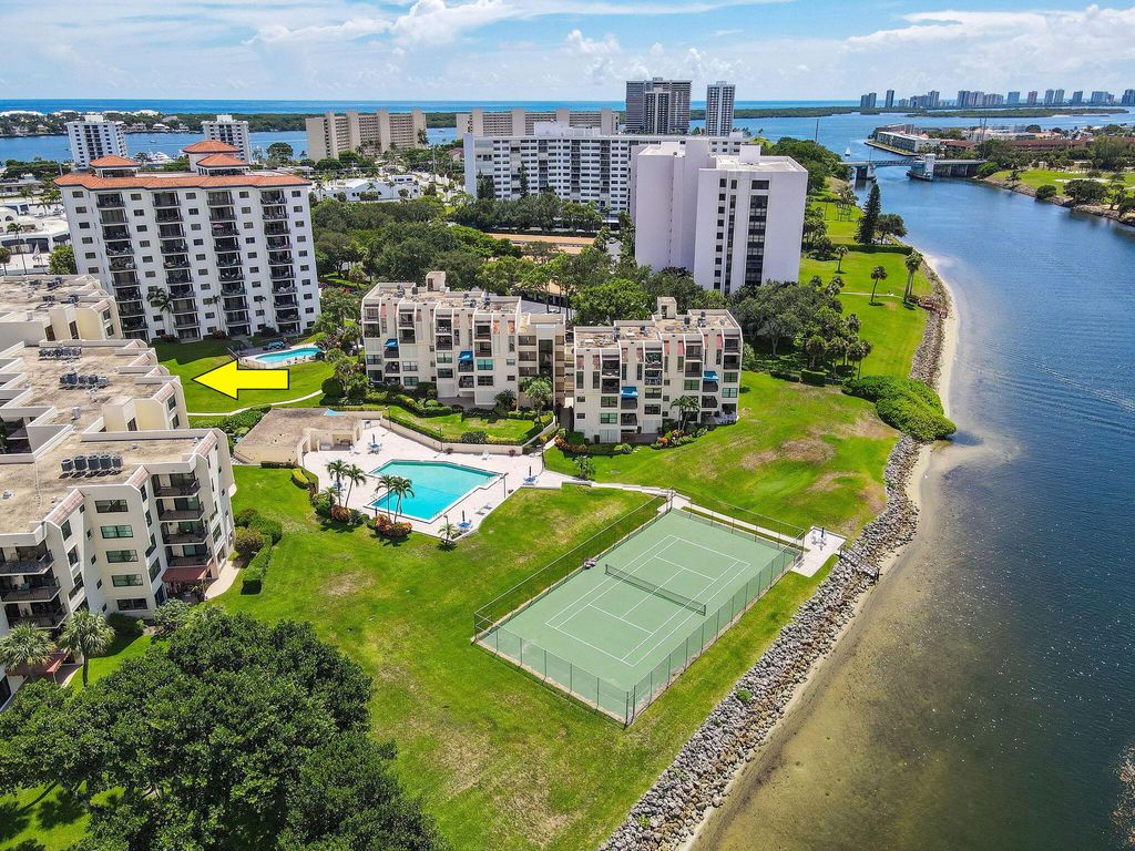 Photo of 372 Golfview Road #301, North Palm Beach, FL 33408 (MLS # R10928952)