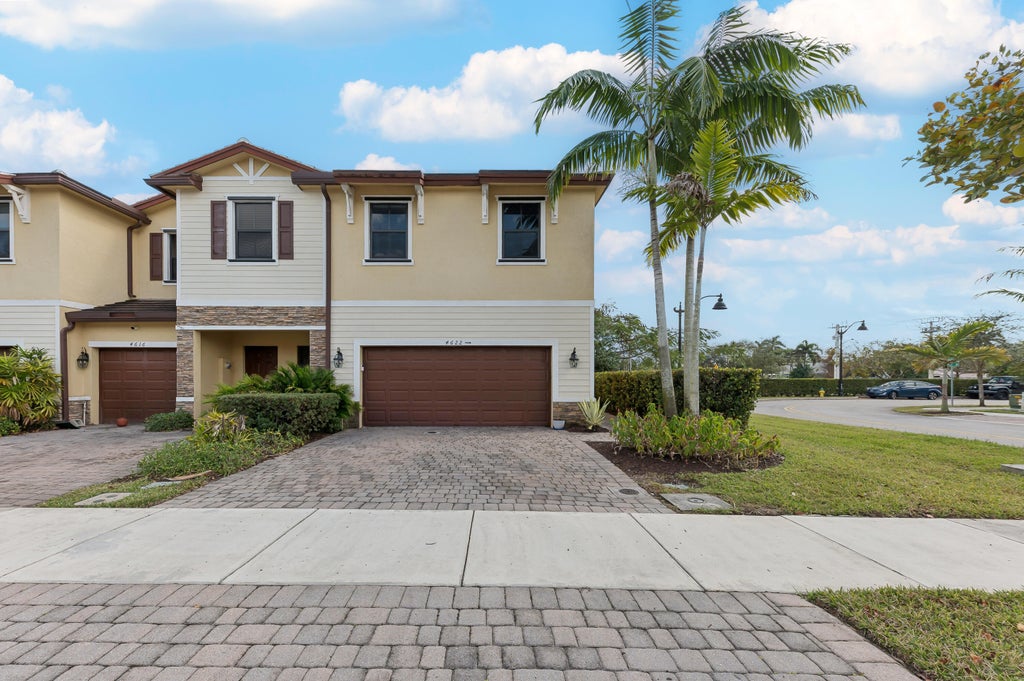 Photo of 4622 Belgian Lane, Davie, FL 33314 (MLS # B26032745)