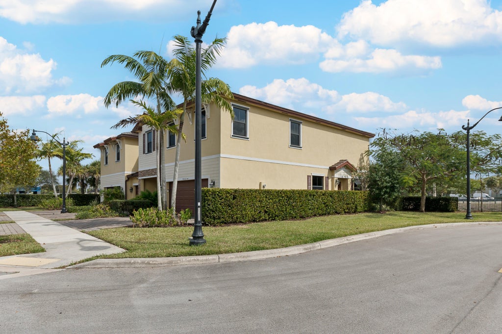 Photo of 4622 Belgian Lane, Davie, FL 33314 (MLS # B26032745)