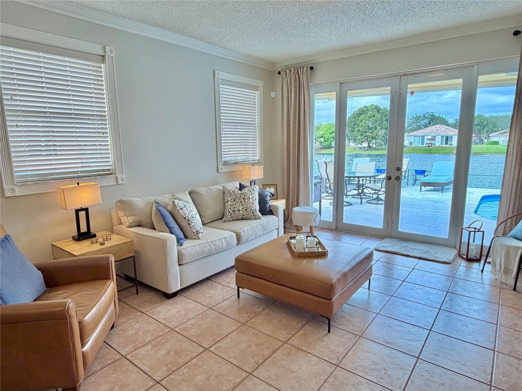 MONARCH LAKES - Residential