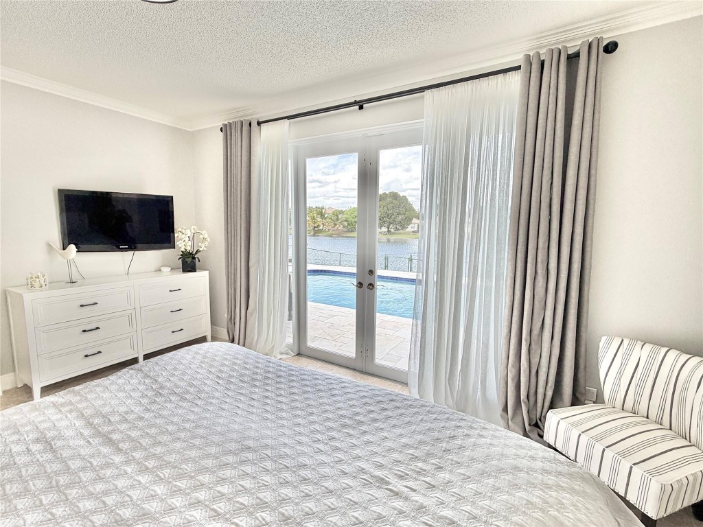 MONARCH LAKES - Residential