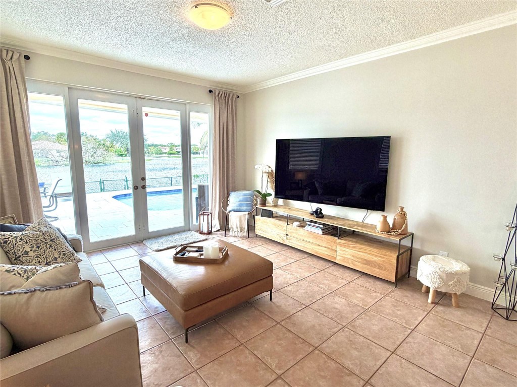 MONARCH LAKES - Residential