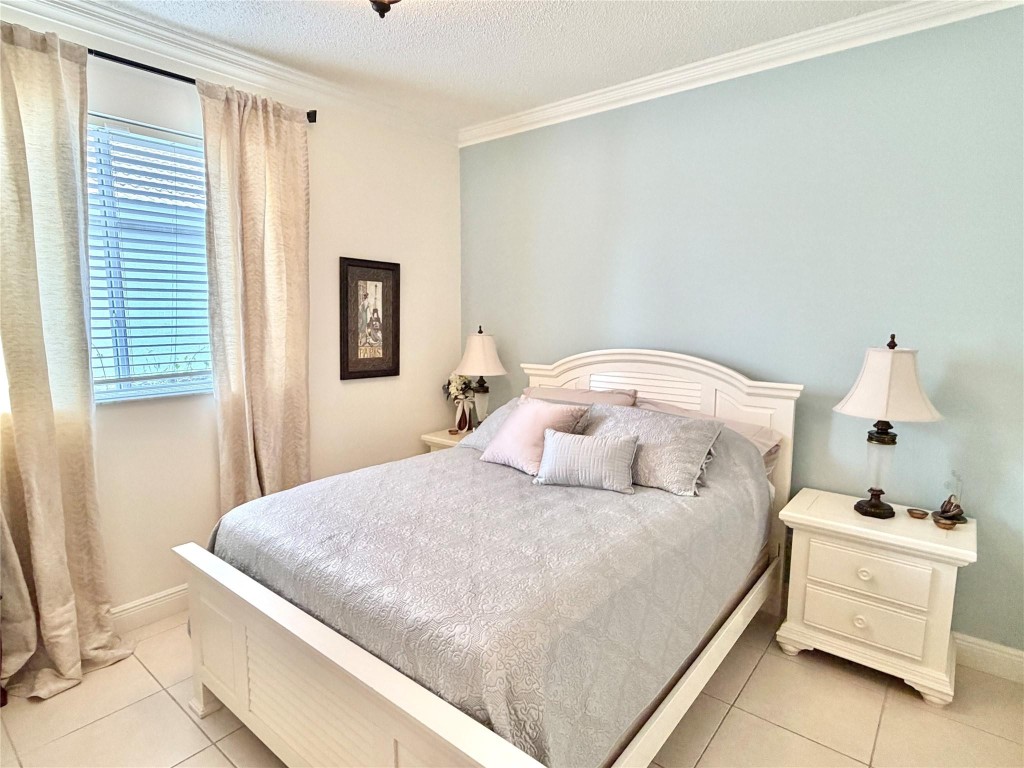 MONARCH LAKES - Residential