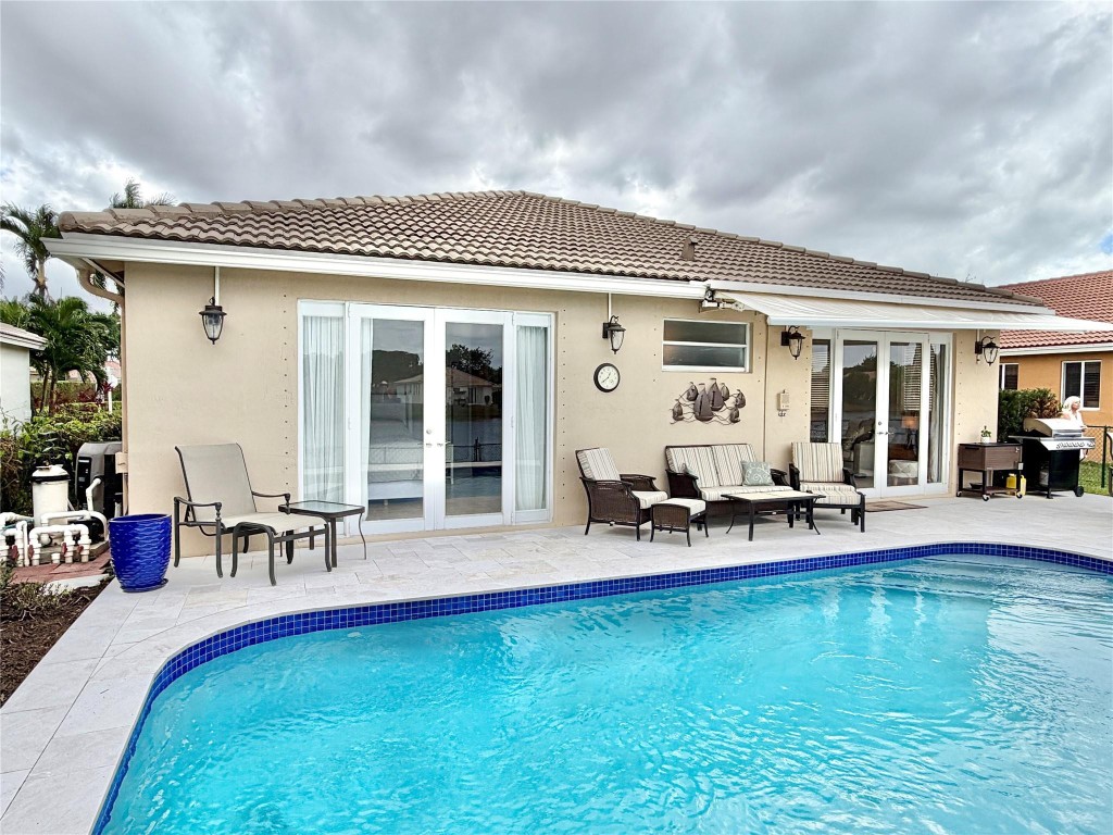 MONARCH LAKES - Residential