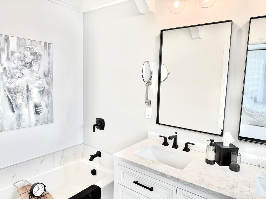 MONARCH LAKES - Residential