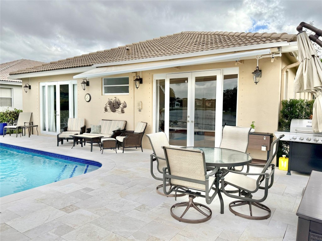 MONARCH LAKES - Residential