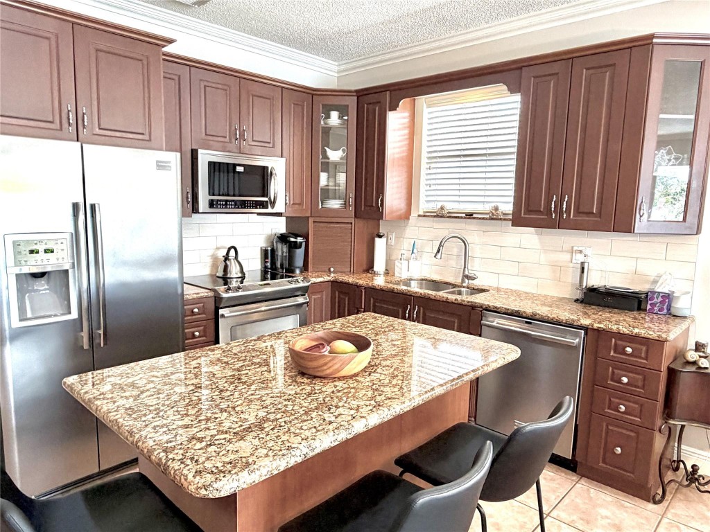 MONARCH LAKES - Residential