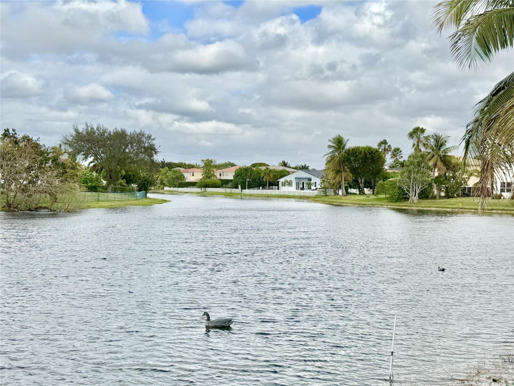 MONARCH LAKES - Residential