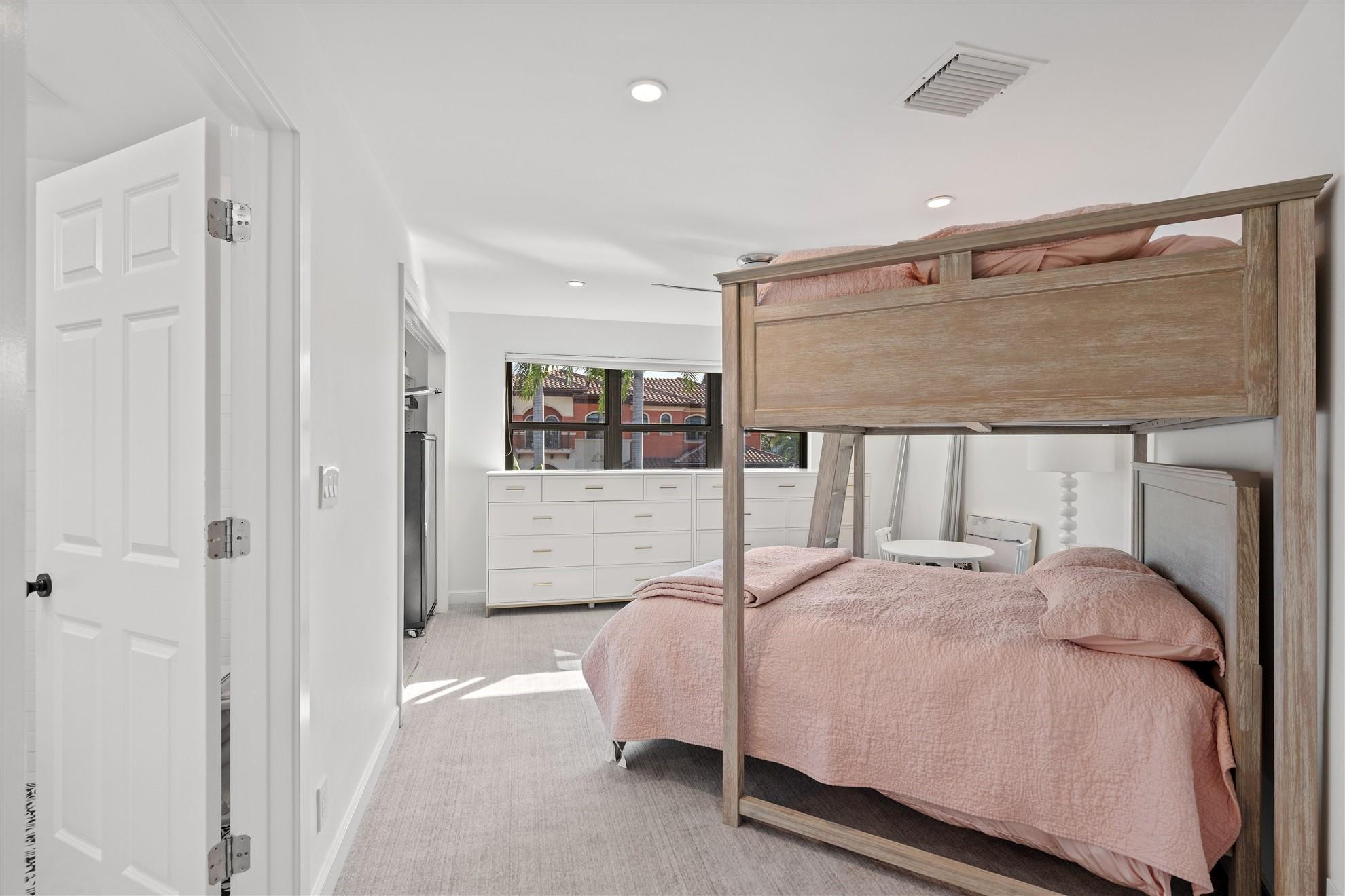 LIGHTHOUSE POINT 3RD SEC - Residential