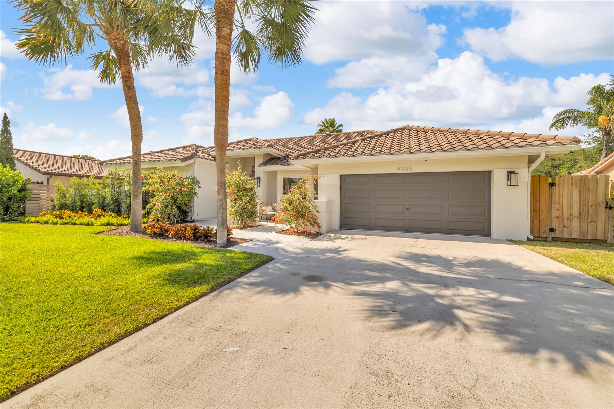 9585 Carousel Cir