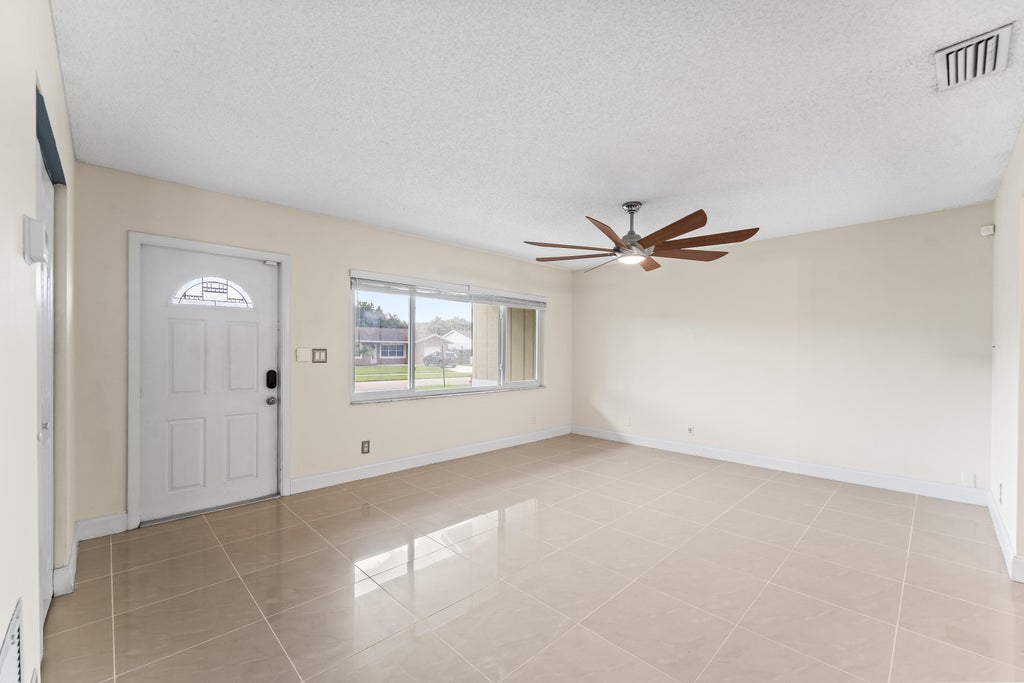 Photo of 18443 Ruffian Way, Boca Raton, FL 33496 (MLS # B26050402)