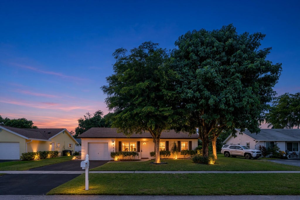 Photo of 19323 Liberty Road, Boca Raton, FL 33434 (MLS # B26092093)