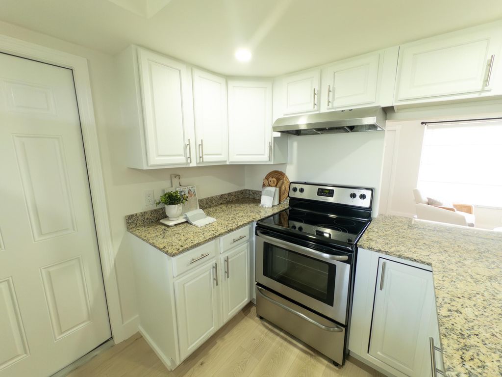 Photo of 1004 SW 3rd Avenue, Boynton Beach, FL 33426 (MLS # R11111069)
