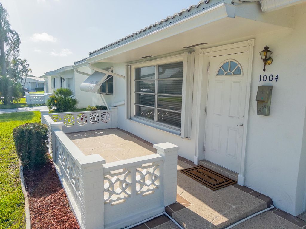 Photo of 1004 SW 3rd Avenue, Boynton Beach, FL 33426 (MLS # R11111069)