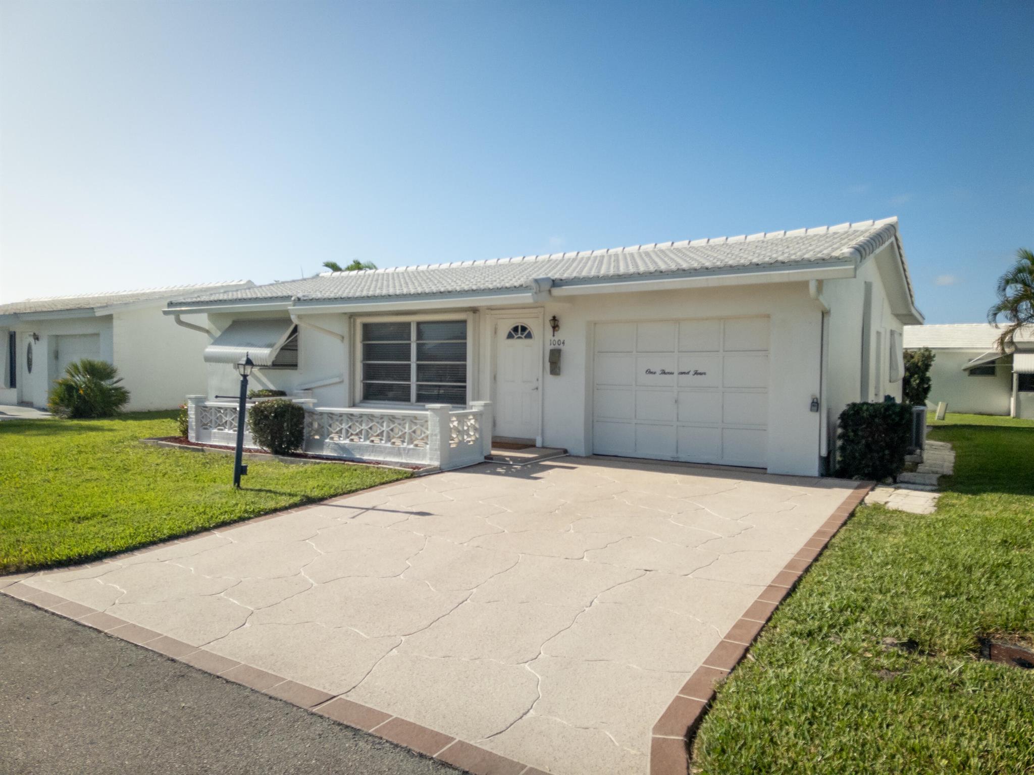 Palm Beach Leisureville--Welcome to one of Boynton Beach's best-kept secrets where vibrant 55+ living meets unmatched value. This charming single-family home is ready to make your dreams come true.🏌️‍♂️ FREE 18-hole par-3 golf course for residents🌞 3 resort-style pools to soak in the Florida sun🚐 Courtesy shuttle for effortless errands🏋️‍♀️ Fitness center, clubhouse, pickleball, and social events🌊 Just minutes from world-class beaches, marinas, and yacht clubs🛫 Close to PBIA & Fort Lauderdale Airport🛍️ Surrounded by boutiques, restaurants, and shopping at the Boynton and Delray marketplaces🎭 Near cultural gems like the Kravis Center & Delray Arts Garag