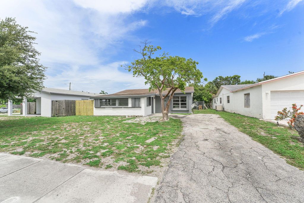 Photo of 488 NW 2nd Terrace, Deerfield Beach, FL 33441 (MLS # B26046817)