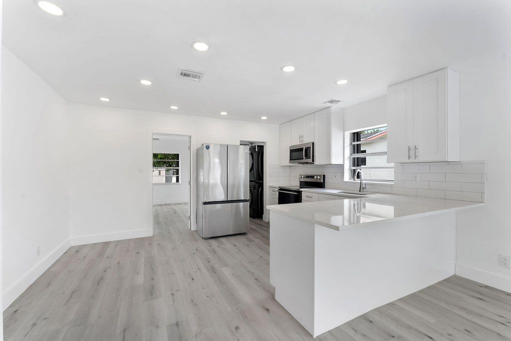 Photo of 488 NW 2nd Terrace, Deerfield Beach, FL 33441 (MLS # B26046817)