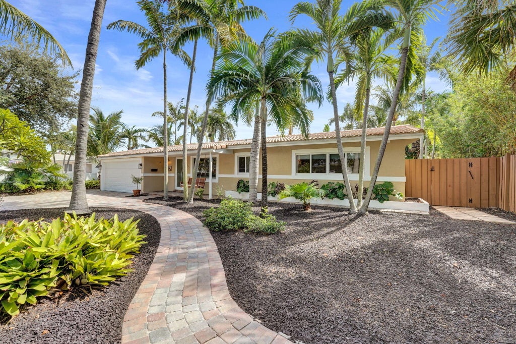 Photo of 5404 NE 22ND Avenue, Fort Lauderdale, FL 33308 (MLS # B26086932)