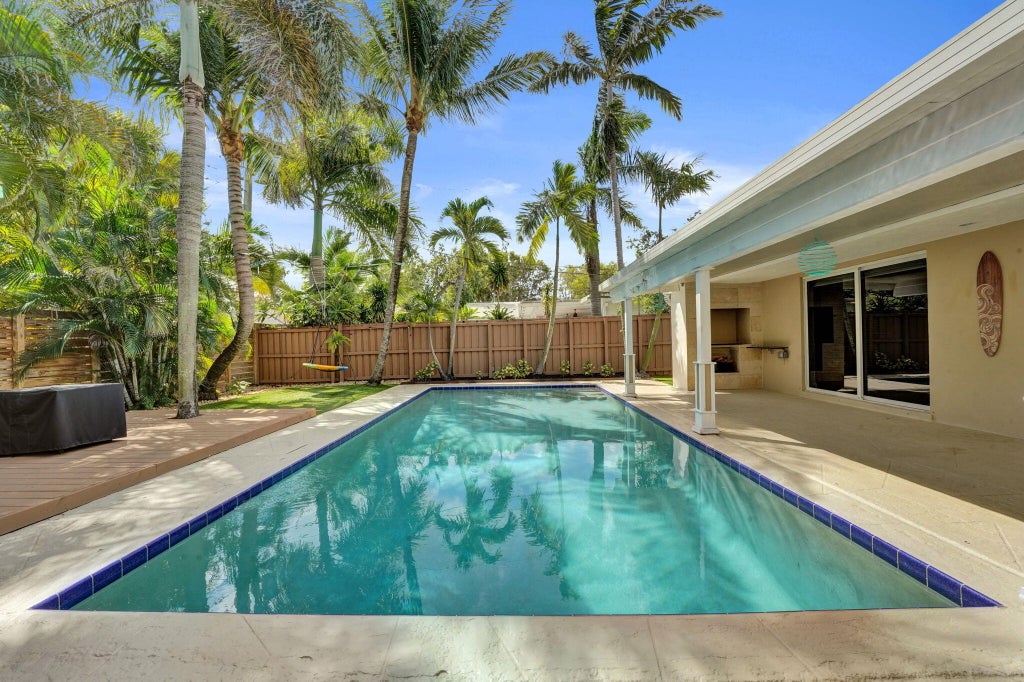 Photo of 5404 NE 22ND Avenue, Fort Lauderdale, FL 33308 (MLS # B26086932)