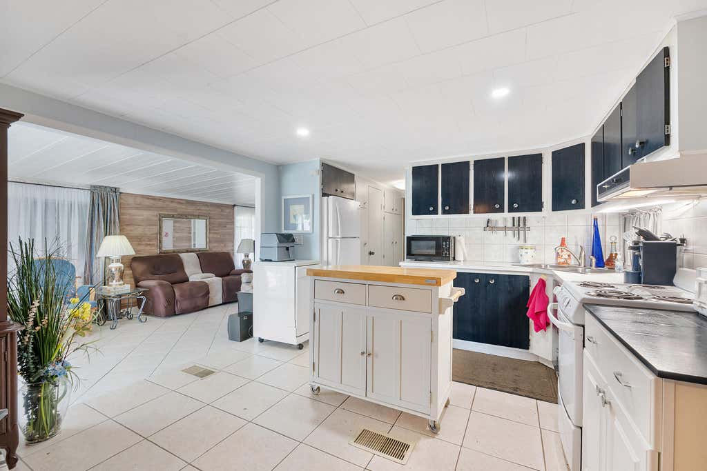 Photo of 8670 SW 18TH Place, Davie, FL 33324 (MLS # B26064140)