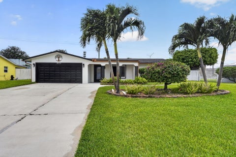 Photo of 10339 Daphne Avenue, Palm Beach Gardens, FL 33410 (MLS # B26037355)