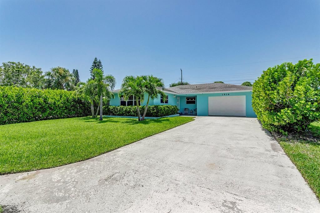 Photo of 1916 Pleasant Drive Dr, North Palm Beach, FL 33408 (MLS # R10820548)