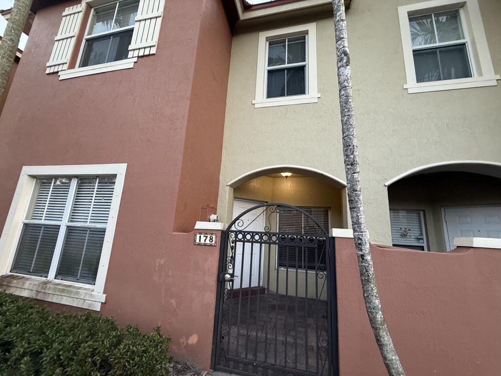 Photo of 178 Lake Monterey Circle, Boynton Beach, FL 33426 (MLS # B26010009)