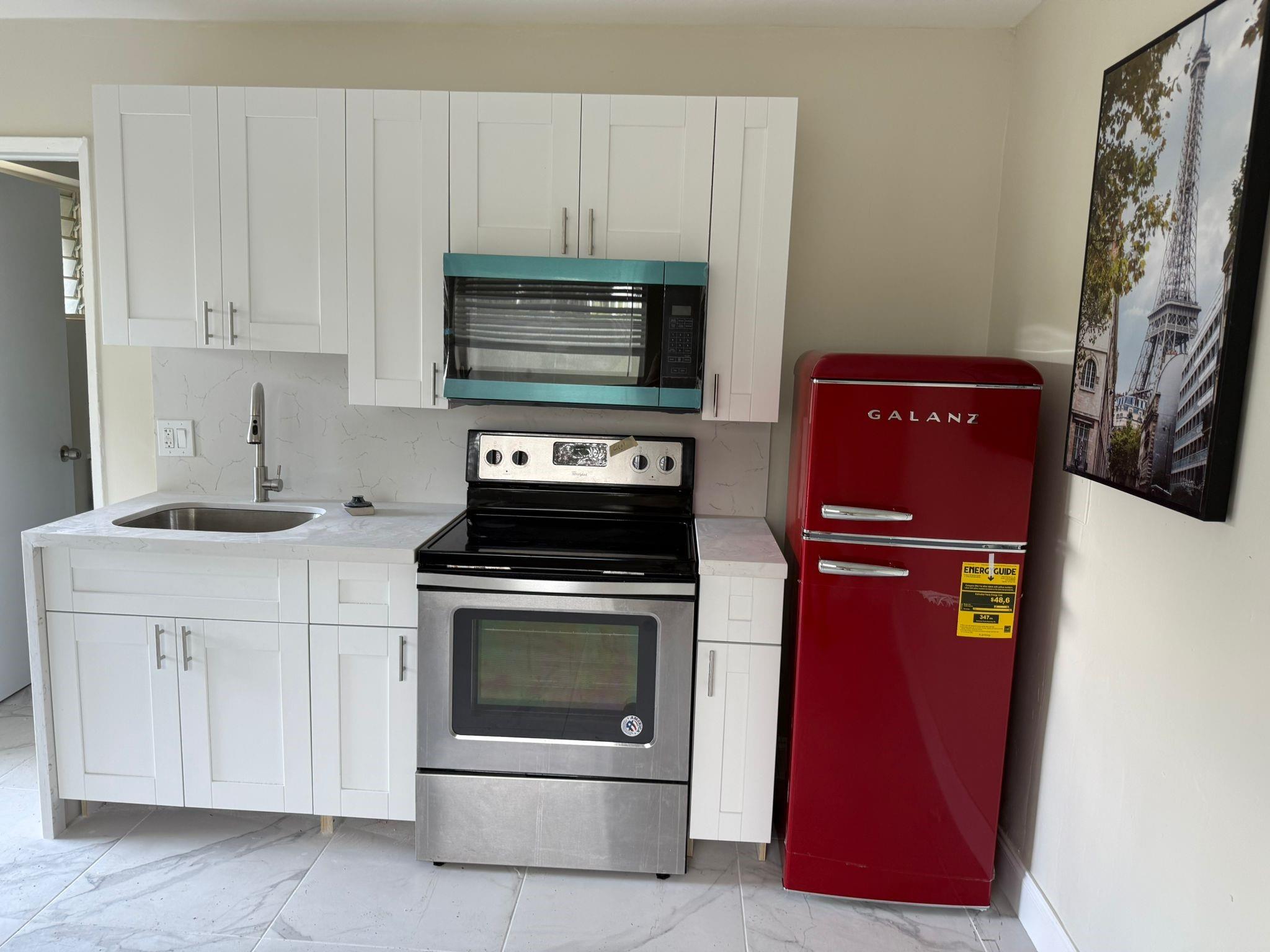 STUDIO IN A MOVE IN CONDTION EVERYTHING IS NEW IN THE UNIT. IMMEDIATE MOVE IN. 2 PARKING. FREE COMMON WASHER AND DRYER IN THE BLDG. RENT INCLUDING WATER AND TRASH. NO HOA APPROVAL NEEDED.