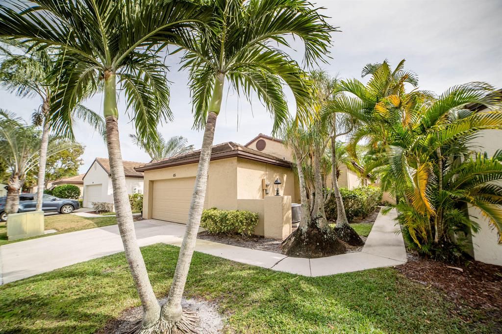 Photo of 65 Ironwood Way N, Palm Beach Gardens, FL 33418 (MLS # R10783284)