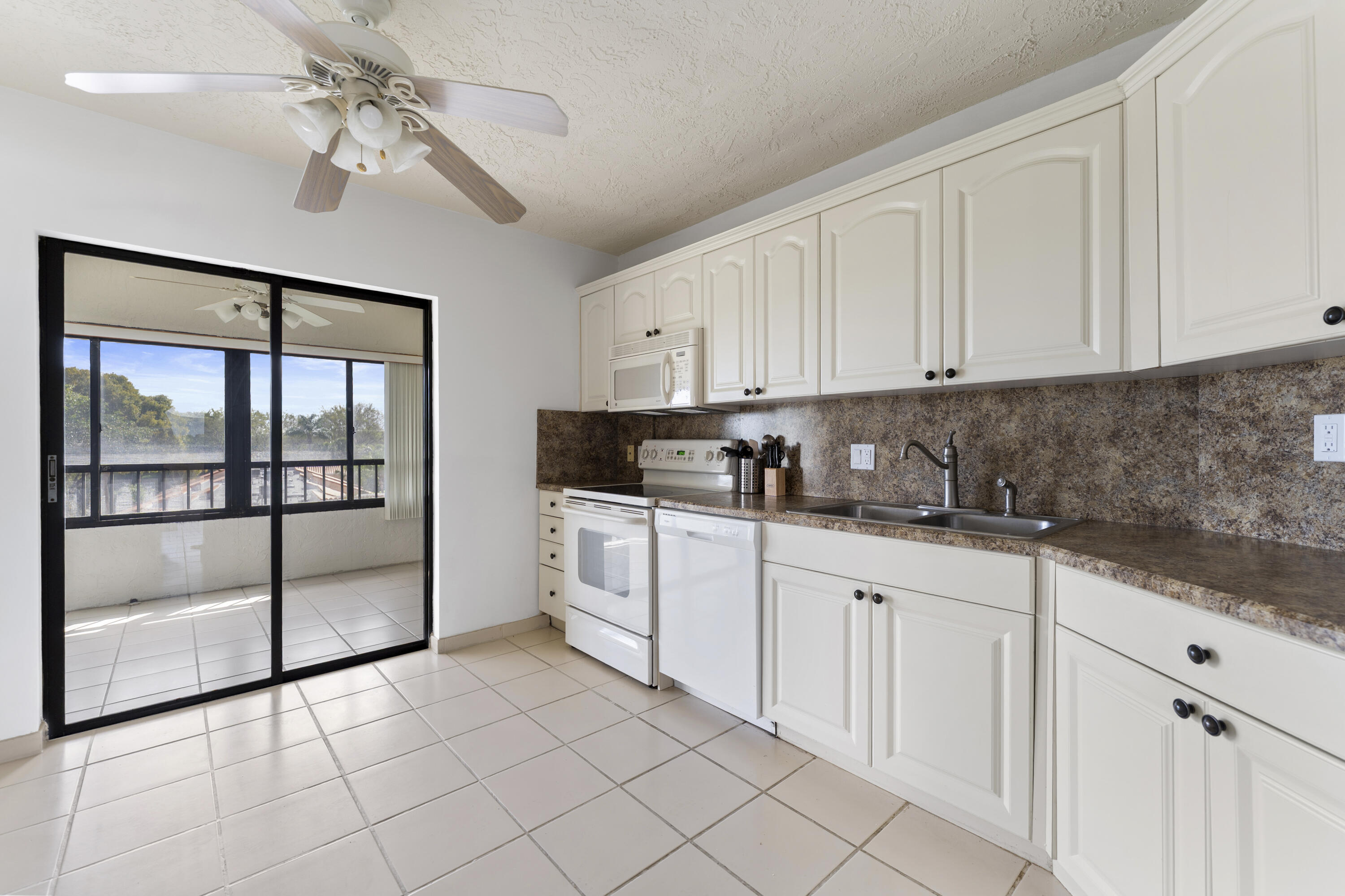 Lakes at La Paz Condo - Residential Lease