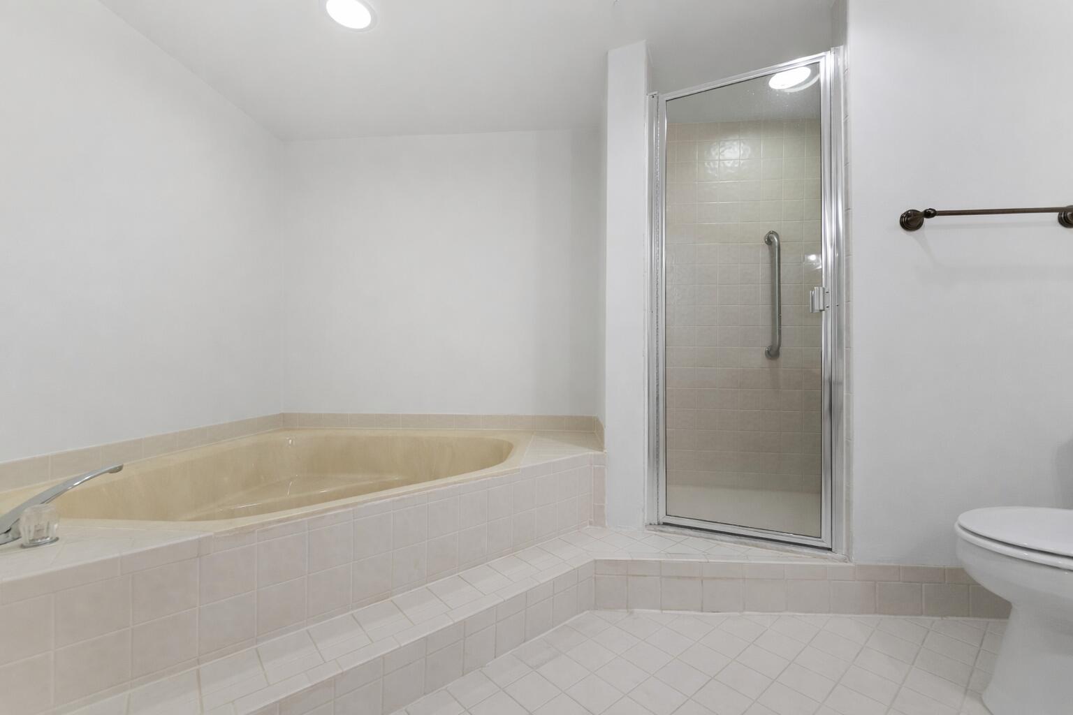 Lakes at La Paz Condo - Residential Lease