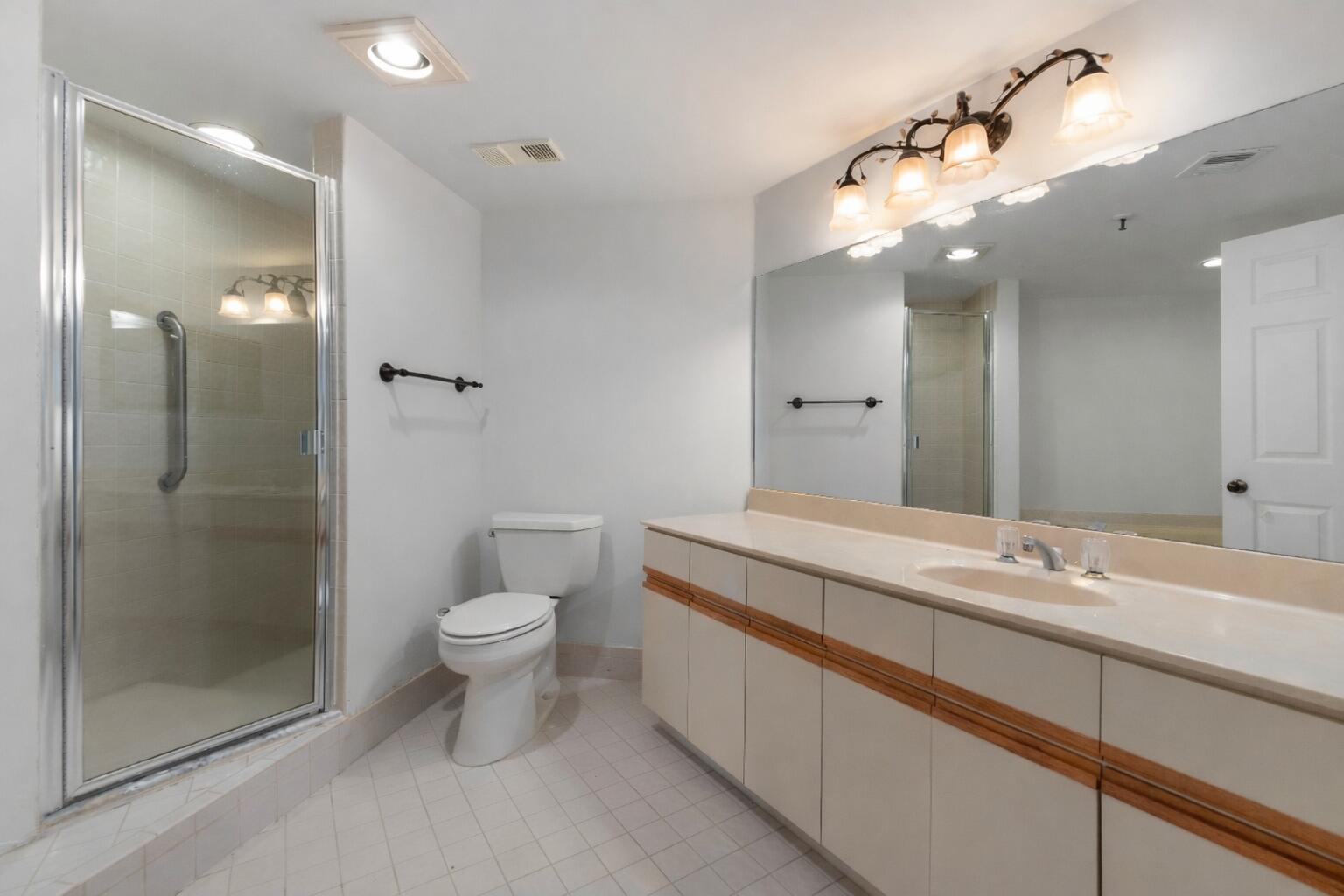 Lakes at La Paz Condo - Residential Lease