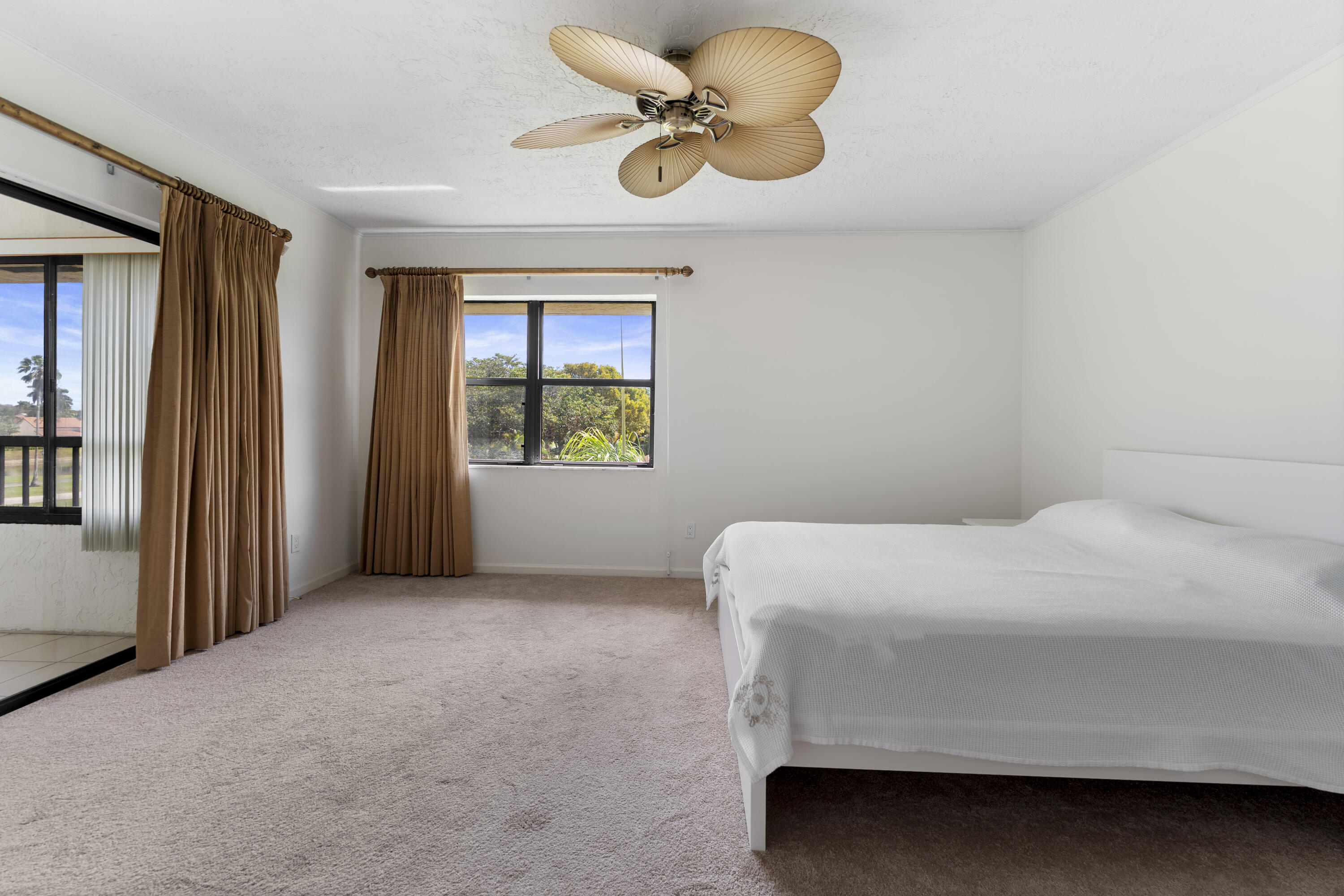 Lakes at La Paz Condo - Residential Lease