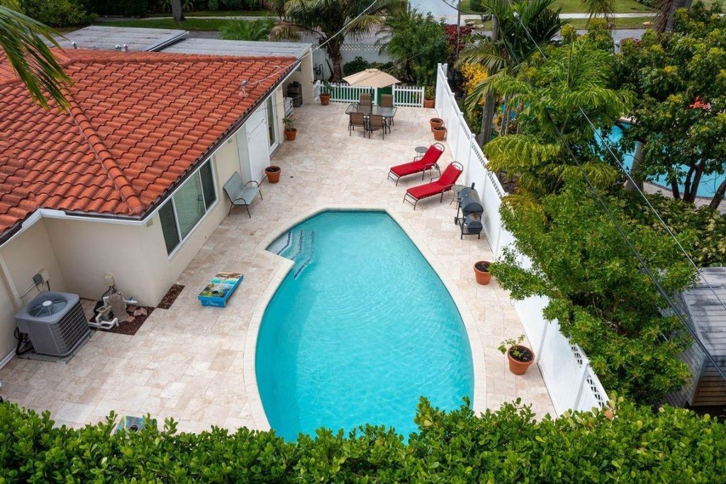 Photo of 1900 N Victoria Park Road, Fort Lauderdale, FL 33305 (MLS # F10548283)