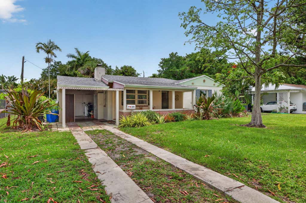 Photo of 841 SW 18th Court, Fort Lauderdale, FL 33315 (MLS # B26035242)