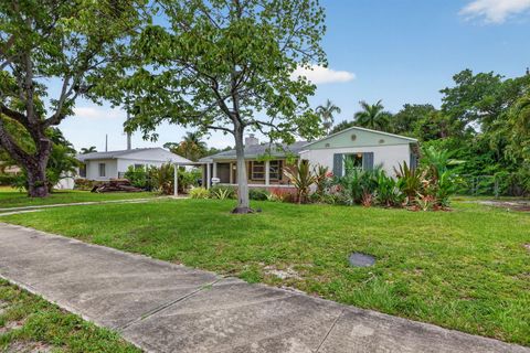 Photo of 841 SW 18th Court, Fort Lauderdale, FL 33315 (MLS # B26035242)