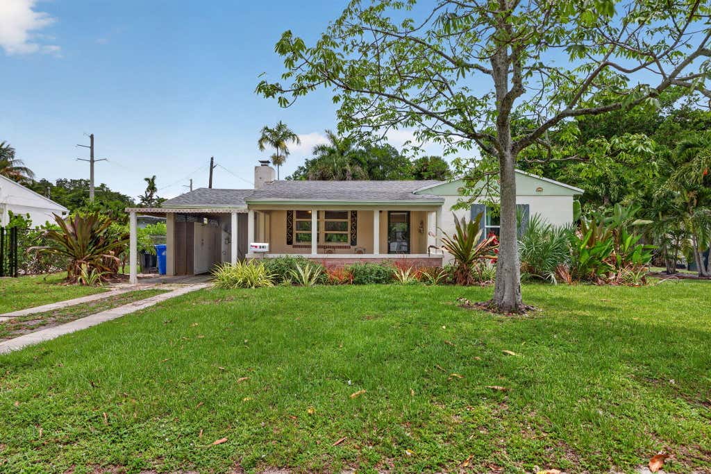 Photo of 841 SW 18th Court, Fort Lauderdale, FL 33315 (MLS # B26035242)