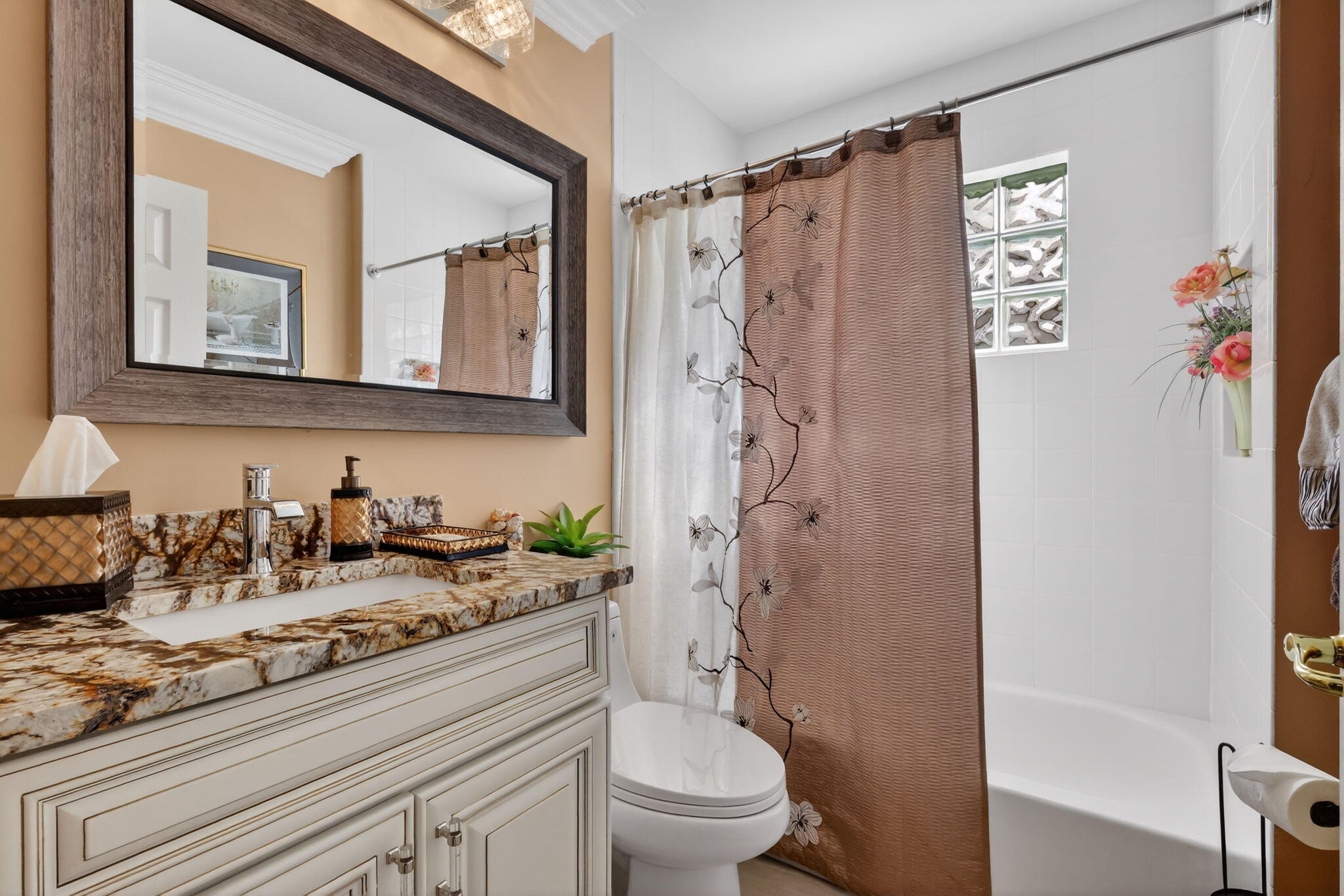 VALENCIA FALLS - Residential