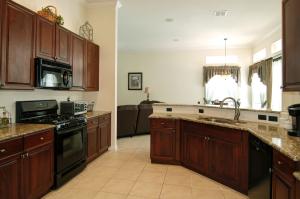 MAGNOLIA LAKES - Residential