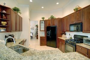 MAGNOLIA LAKES - Residential