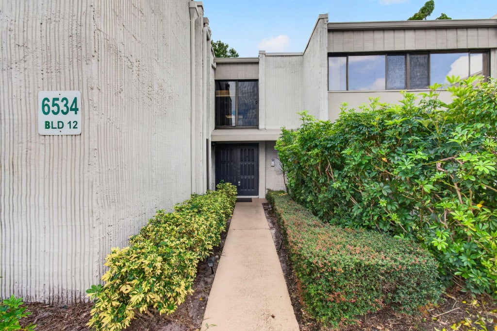 Photo of 6534 SPRING BOTTOM Way #124, Boca Raton, FL 33433 (MLS # B26081235)
