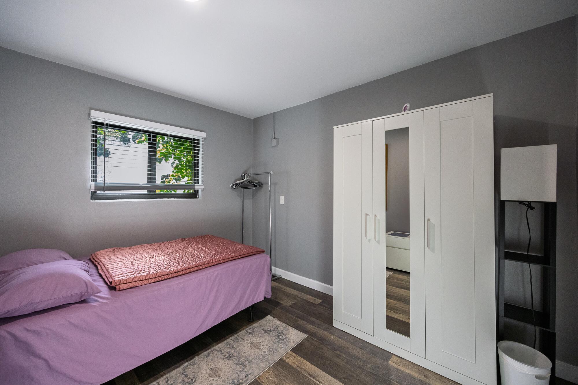 LAS PALMAS EQUESTRIAN - Residential Lease