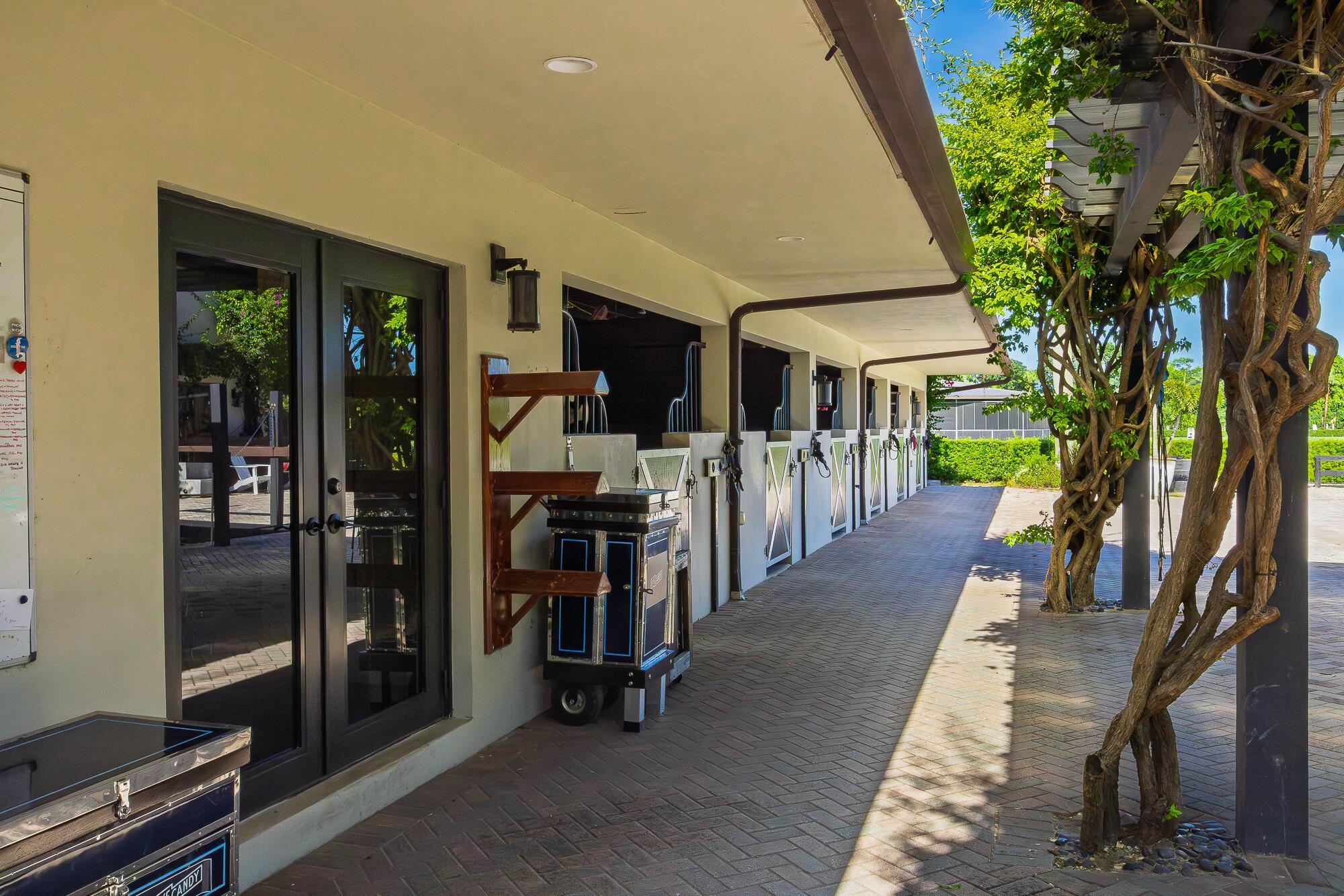 LAS PALMAS EQUESTRIAN - Residential Lease