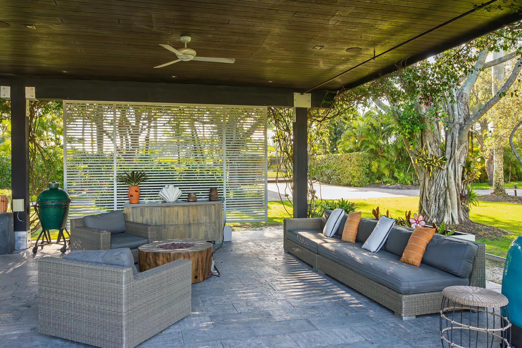LAS PALMAS EQUESTRIAN - Residential Lease