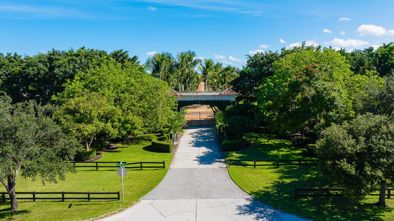 LAS PALMAS EQUESTRIAN - Land