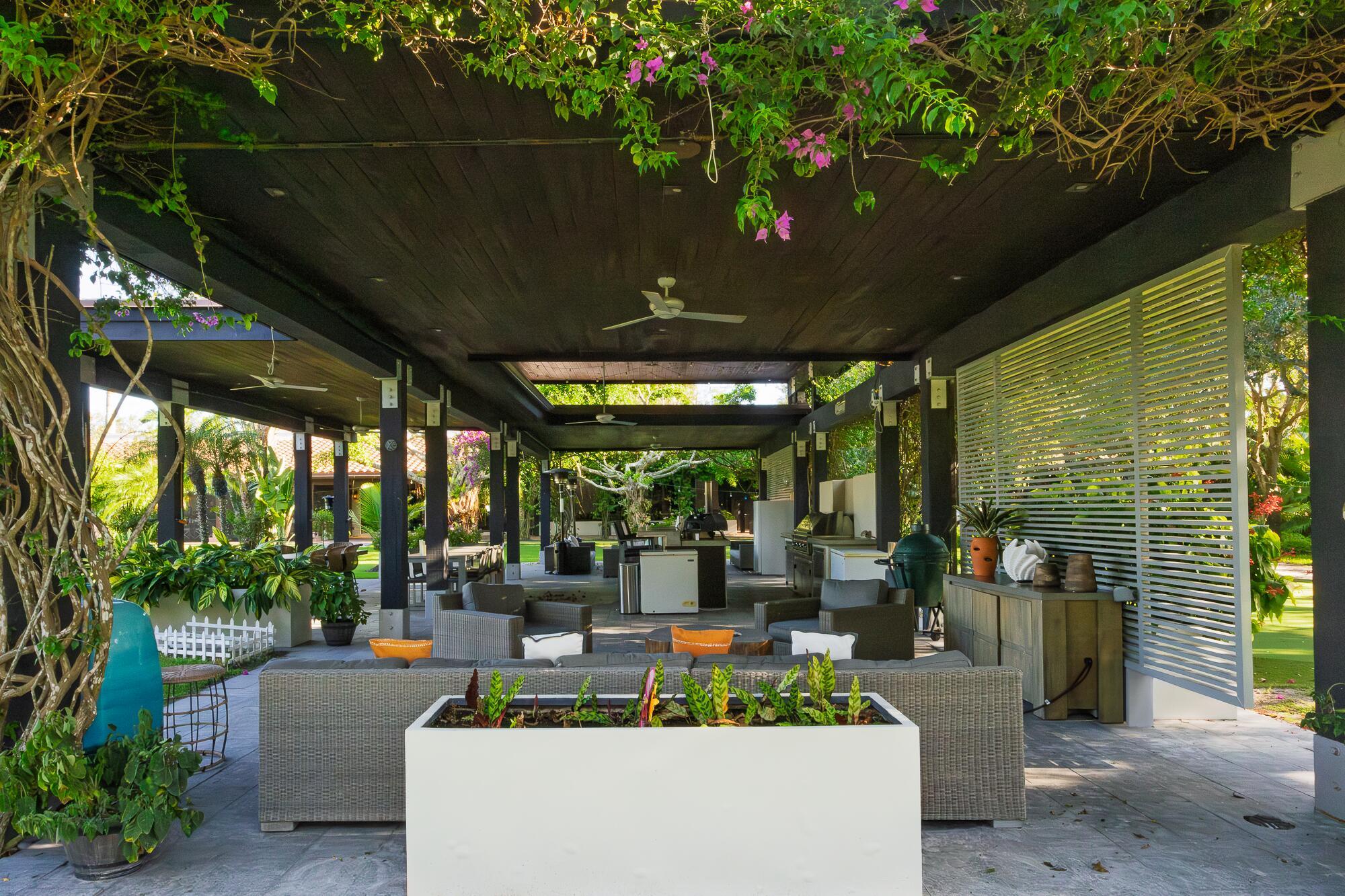 LAS PALMAS EQUESTRIAN - Residential Lease
