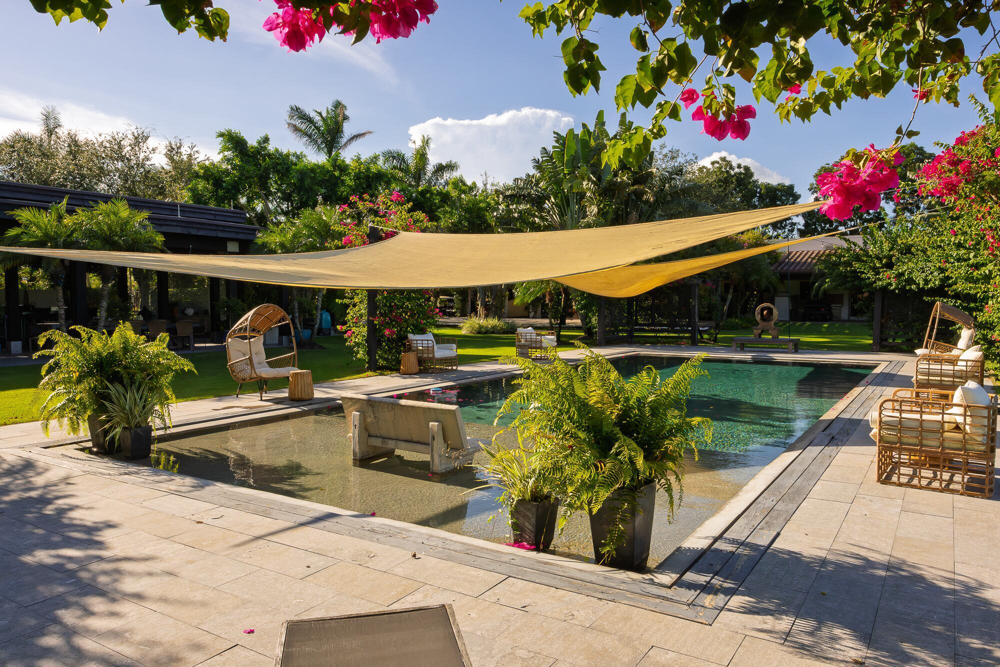LAS PALMAS EQUESTRIAN - Residential Lease
