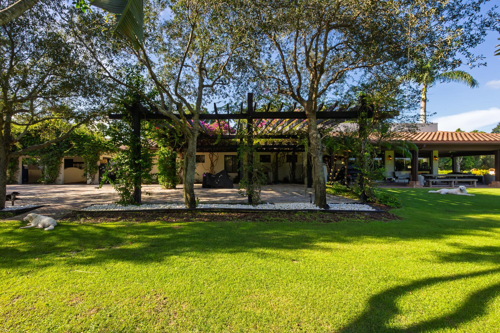 LAS PALMAS EQUESTRIAN - Residential Lease