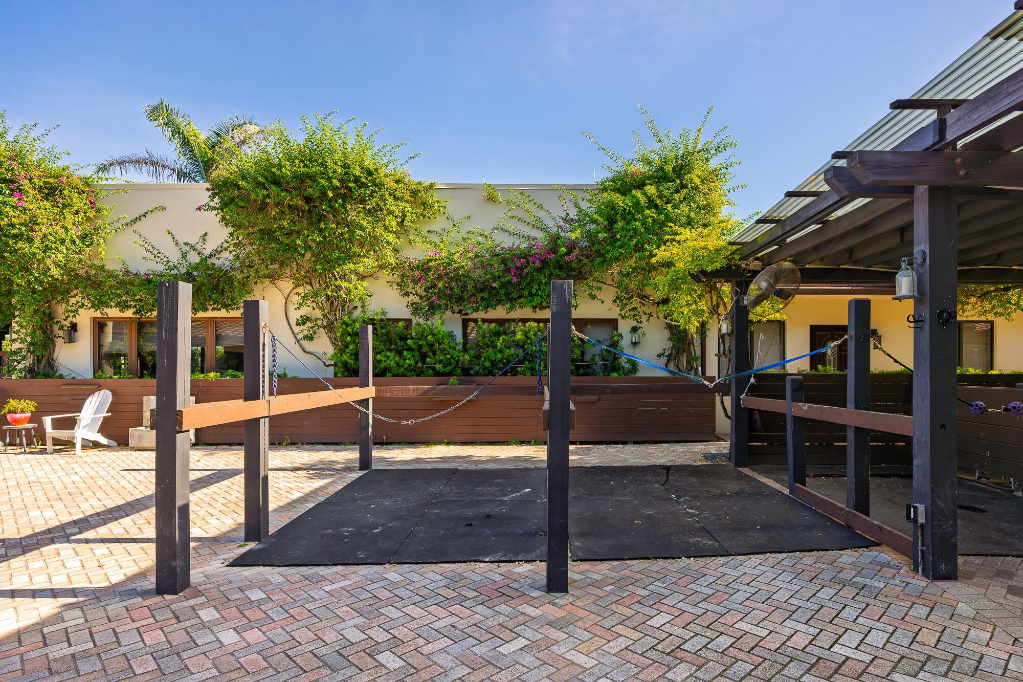 LAS PALMAS EQUESTRIAN - Residential Lease